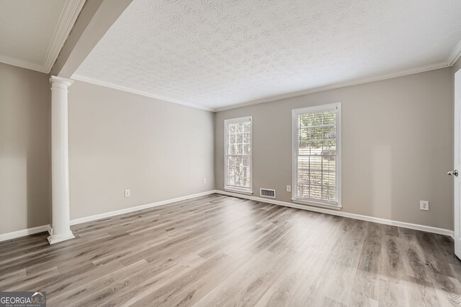 Building Photo - 1355 Maple Ridge Dr