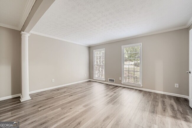 Foto del edificio - 1355 Maple Ridge Dr