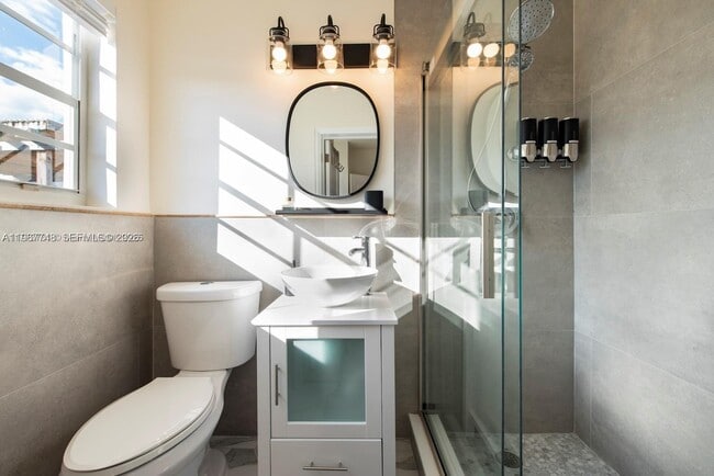 Building Photo - 115 SE 2nd St