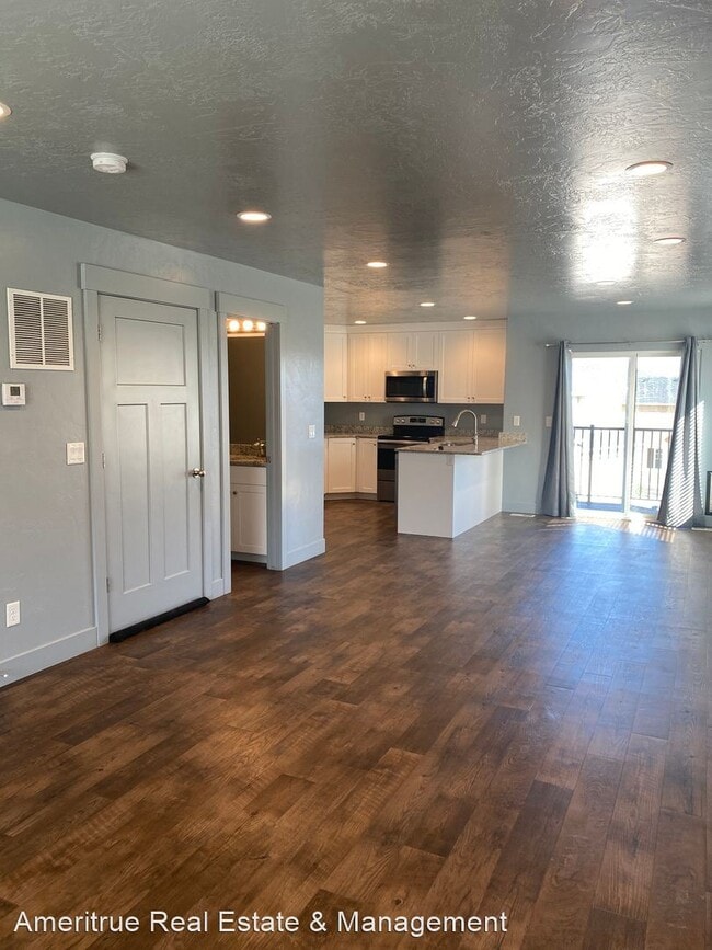 Building Photo - 3 br, 2.5 bath House - 181 E 610 S