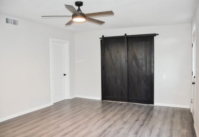 Building Photo - 114 Yates St