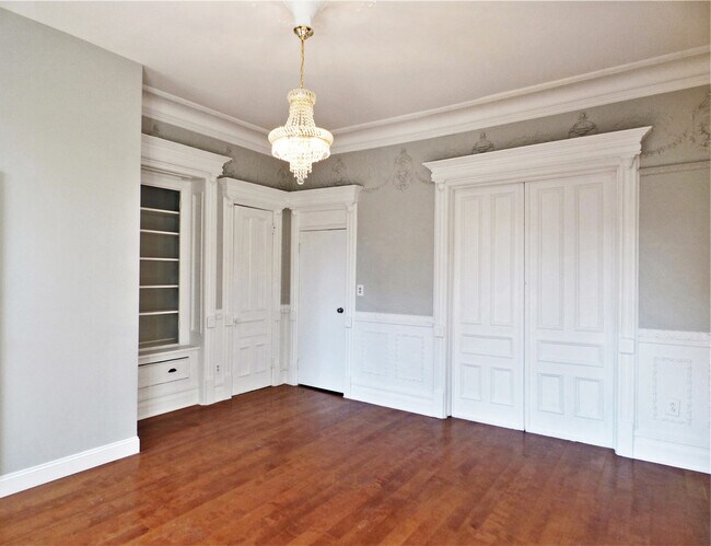 Building Photo - 788 Putnam Ave