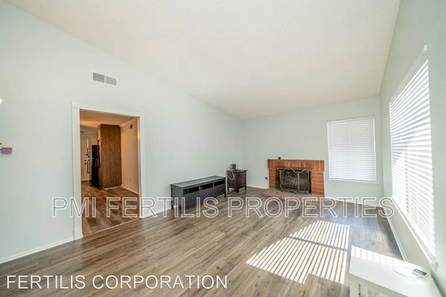 Building Photo - 5986 Sky Meadow St