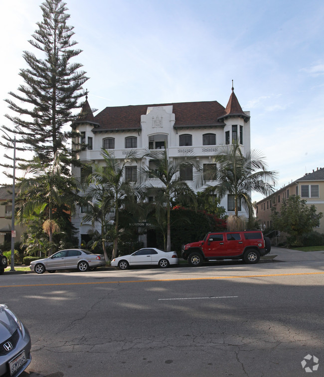 The front of the building - 2041 Vermont N Ave