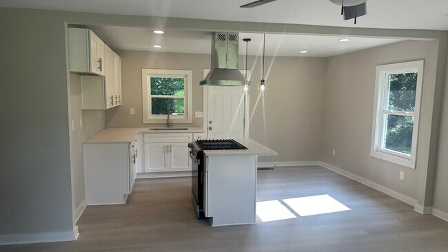 Building Photo - 2071 W Flat Shoals Ter