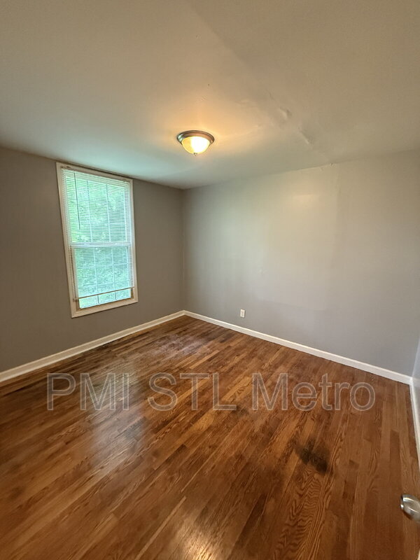 Photo - 10156 Cloverdale Dr House