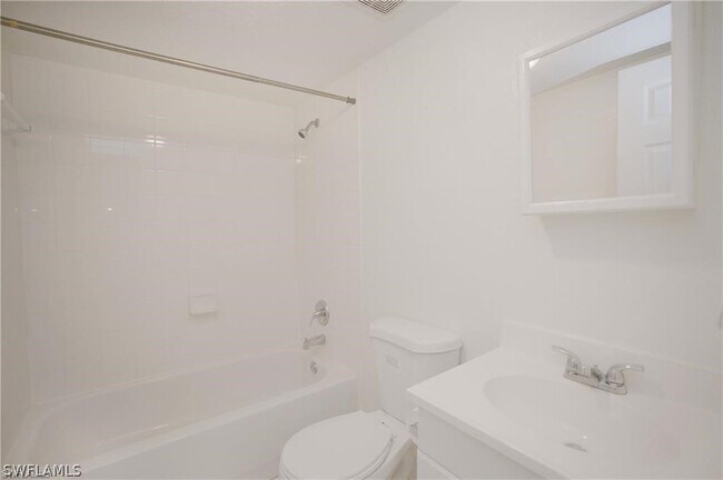 Building Photo - 4635 Bayshore Dr