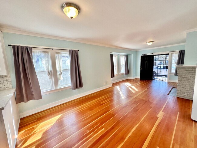 Building Photo - Beautiful Historic House in University Heights