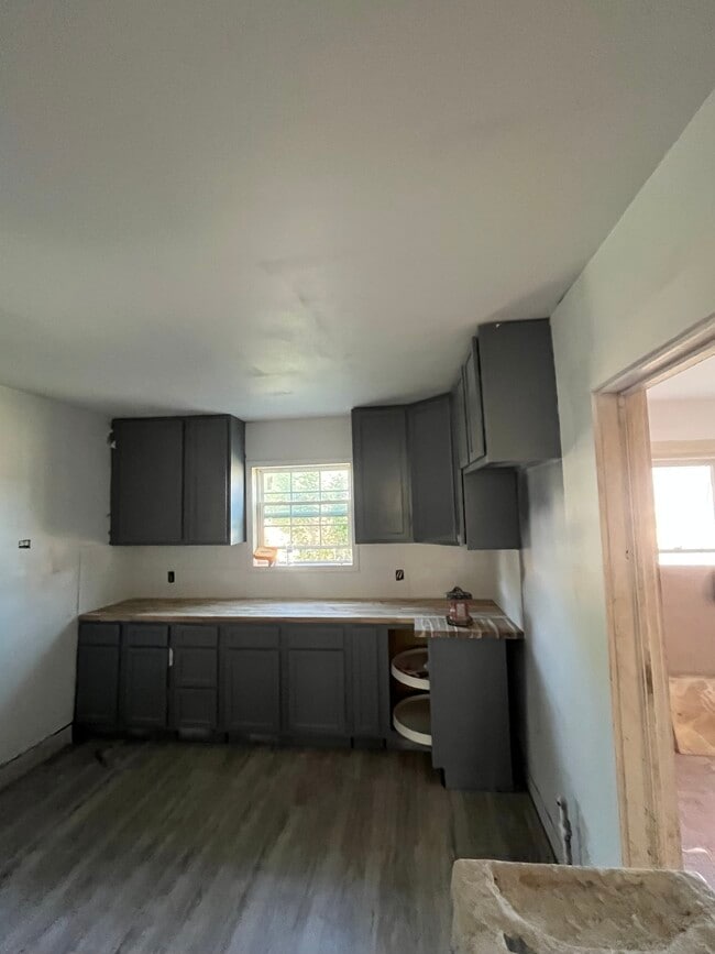 Building Photo - 2101 Sanger Ave