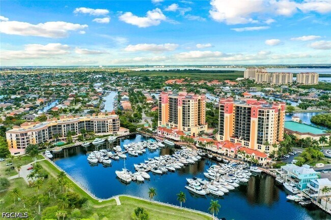 Foto del edificio - 5781 Cape Harbour Dr