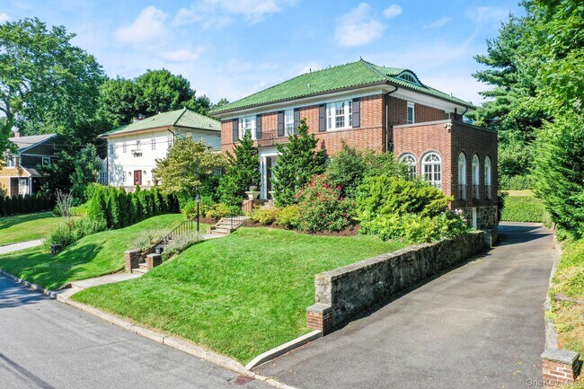 Foto del edificio - 16 Lyons Pl