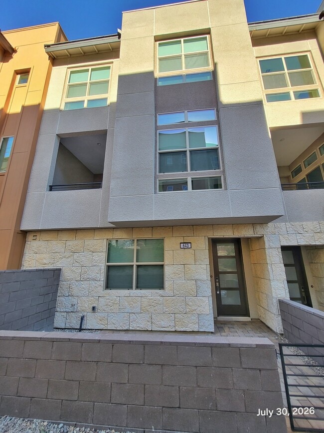 Building Photo - 643 Fortis Creek St