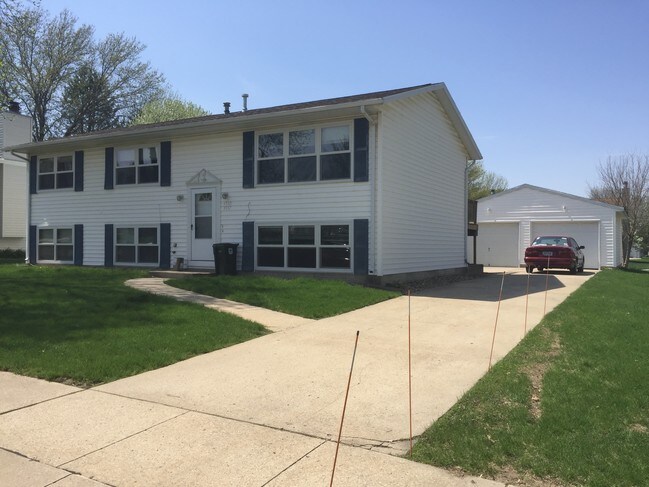 Lower level - 4007 Southlawn Rd