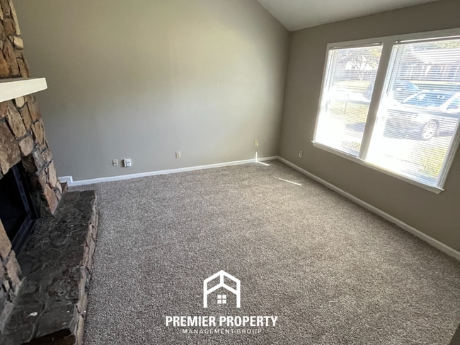 Building Photo - 4847 Daphne Rd