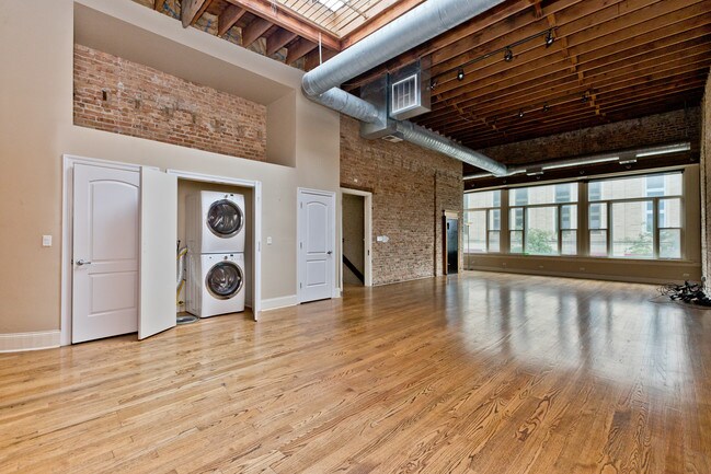 Building Photo - 1326 W Madison St