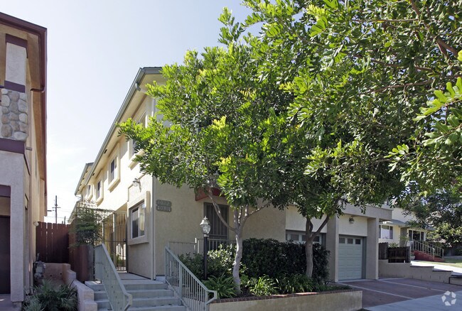 Building Photo - 4030-4032 Georgia St