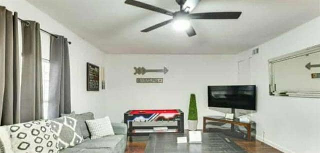 Building Photo - 401 N Polk St