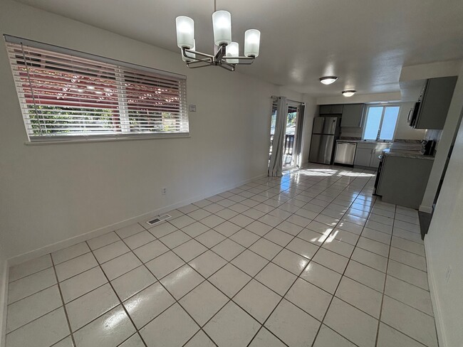 Building Photo - 2248 Madrona Dr SE