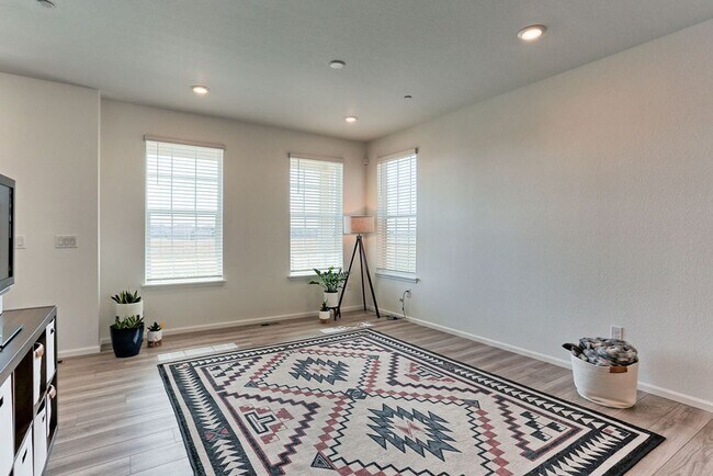 Foto del edificio - 3 Bedroom 3 Bath in Mosaic!