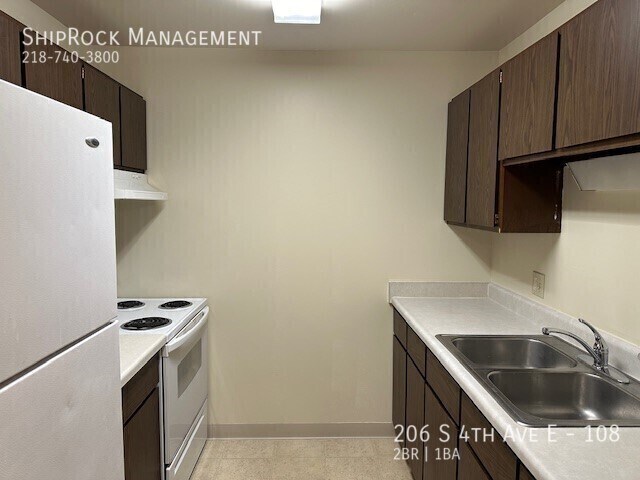 Building Photo - 206 S 4th Ave W