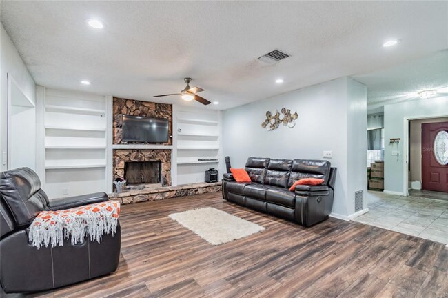 Building Photo - 14604 Oak Vine Dr