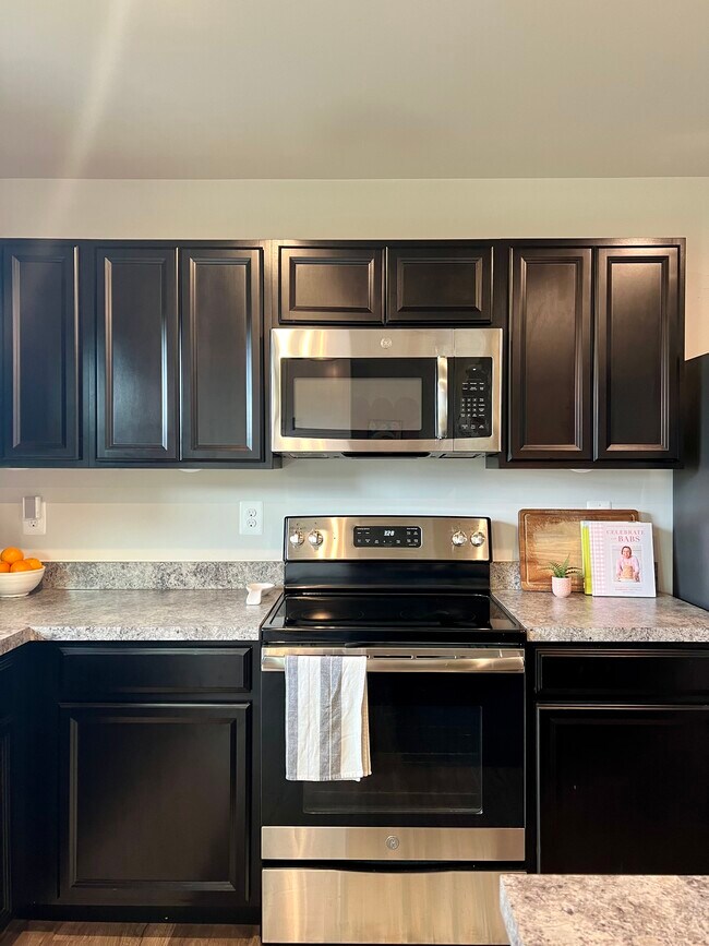 Building Photo - 2844 Farzi Cir