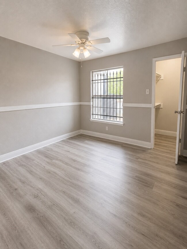Building Photo - 6500 Sands Point Dr