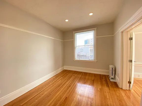 Building Photo - "Charming 1-Bedroom Oasis in the Heart of San Francisco!"