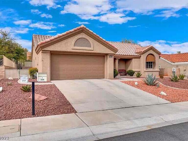 Foto del edificio - 2729 Lotus Hill Dr