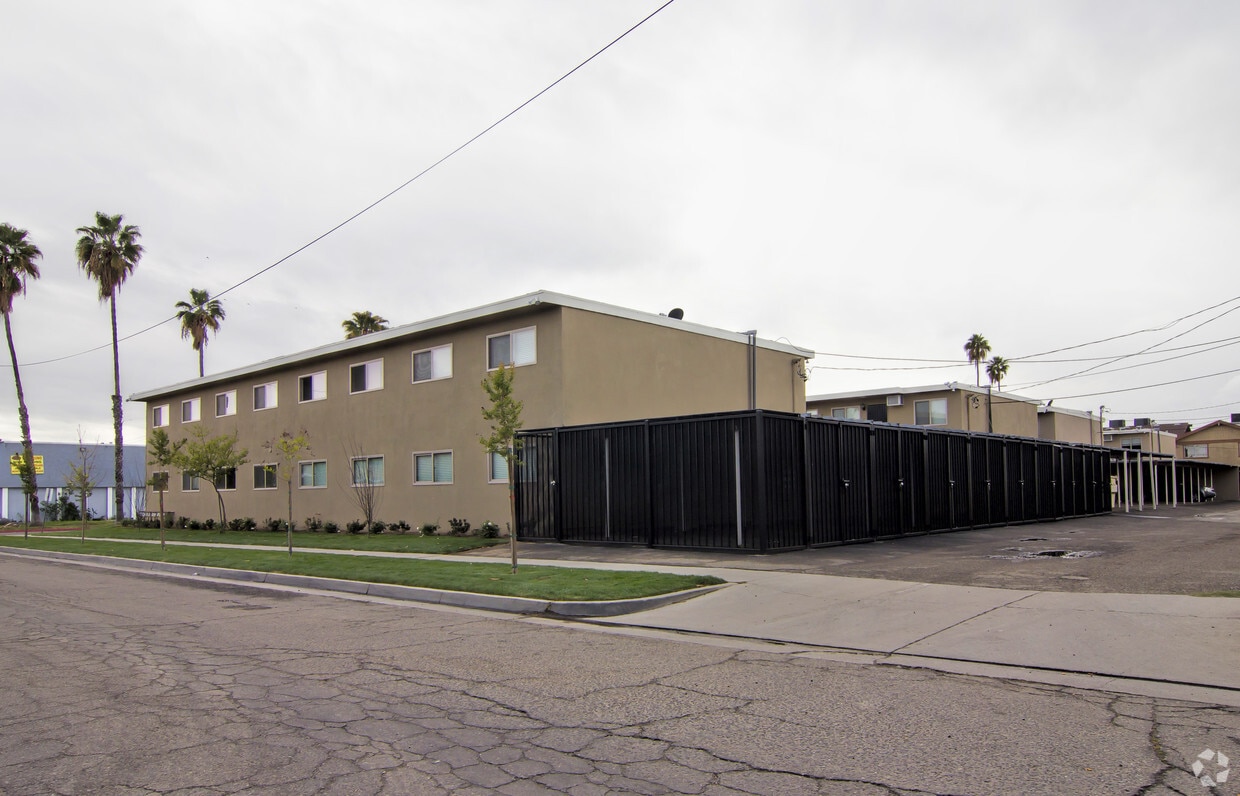 Building Photo - 1386 E San Bruno Ave
