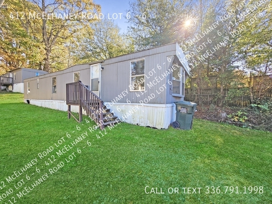 Foto principal - 412 McElhaney Rd