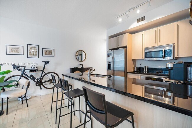 Foto del edificio - 79 SW 12th St