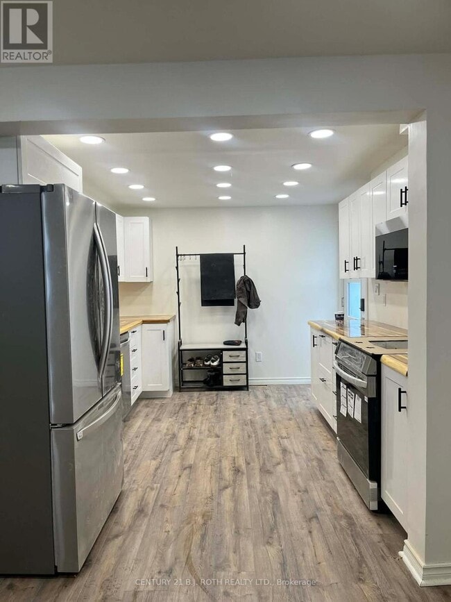 Building Photo - 20 Meadowland Ave