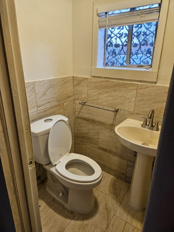 Building Photo - 2526 Malone Ave