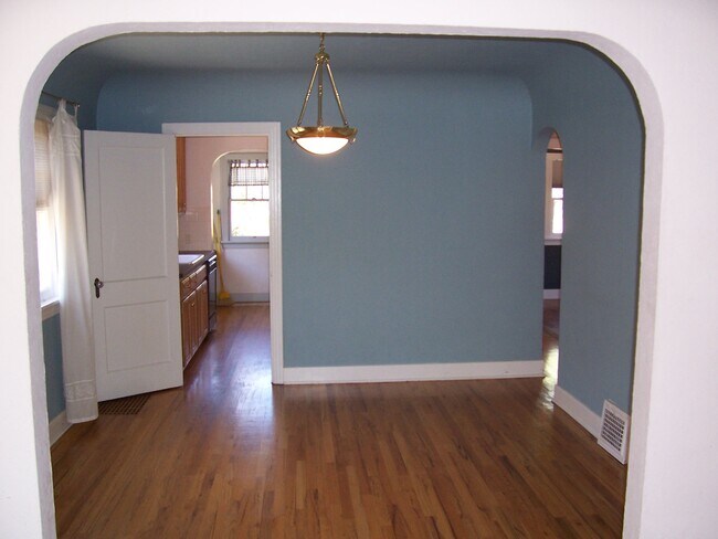 Building Photo - 2137 S Washington St