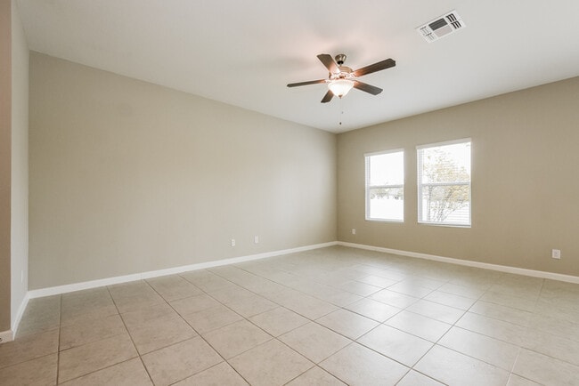 Foto del edificio - 2713 Island Pond Dr