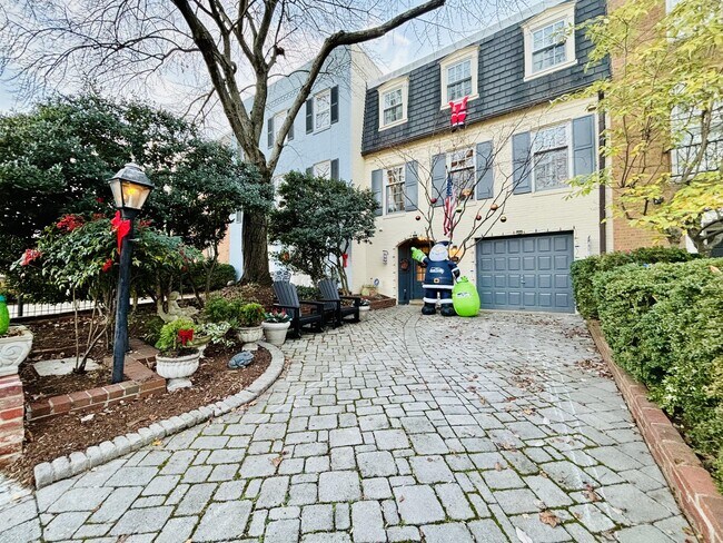 Building Photo - 205 James Thurber Ct