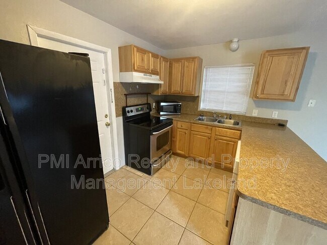 Foto del edificio - 1017 Caroline Ave