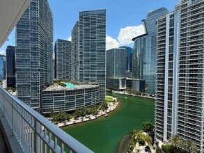 Building Photo - 801 Brickell Key Blvd