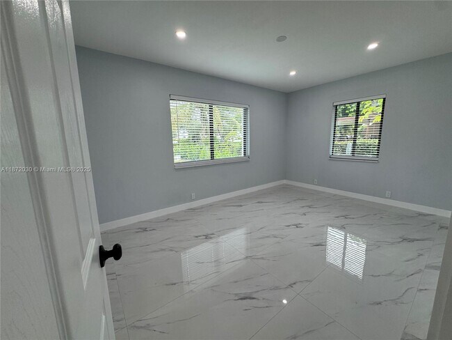 Foto del edificio - 16440 NE 10th Ave