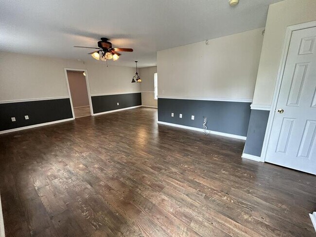 Foto del edificio - 105 Ashton Drive