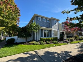 Building Photo - 4332 Edgewater Blvd NE