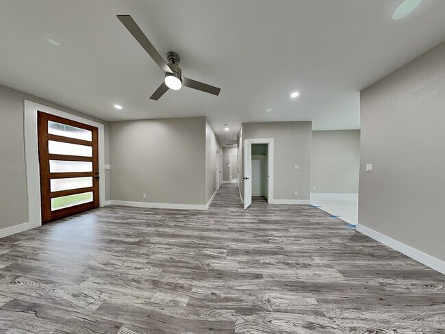 Foto del edificio - 111 Foster Ln