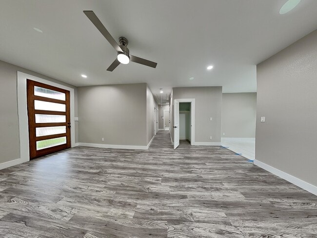 Building Photo - 111 Foster Ln