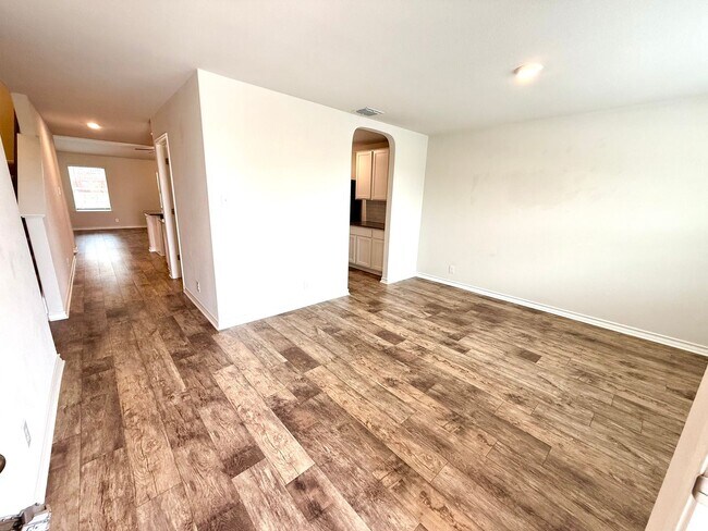 Foto del edificio - **APPLICATION RECEIVED** **MOVE-IN SPECIAL...