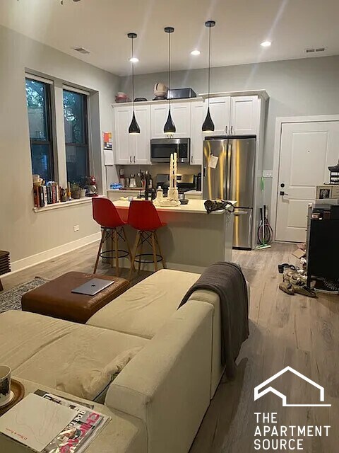 Foto principal - 1456 W Addison St