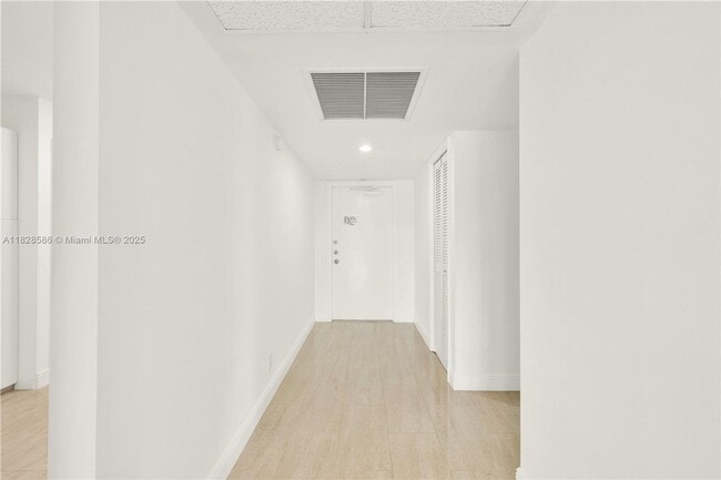 Building Photo - 3200 N Course Ln