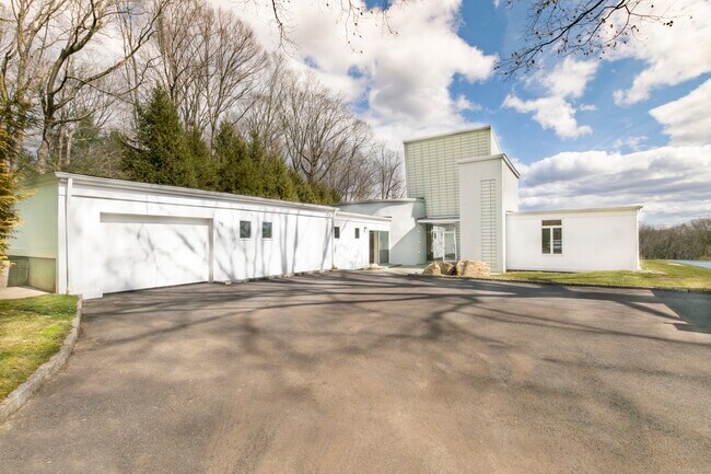 Building Photo - 491 Riversville Rd
