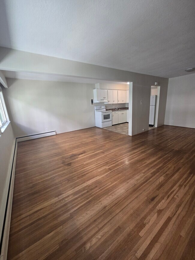 Photo du bâtiment - 9398-9398 Williams St