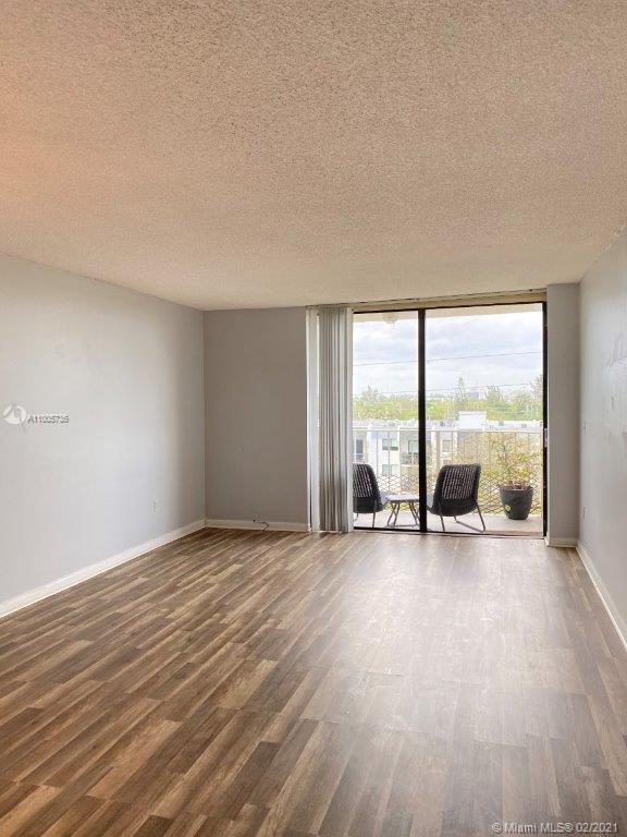 Foto del edificio - 2350 NE 135th St